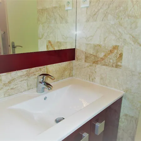 Cosy Avec Balcon Face A La - - Fr-1-197-275