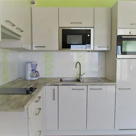 Cosy Avec Balcon Face A La - - Fr-1-197-275 Apartment