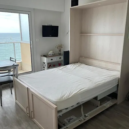 Cosy Avec Balcon Face A La - - Fr-1-197-275 *